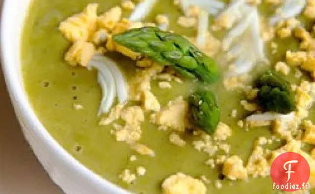 Soupe aux asperges, citron et menthe