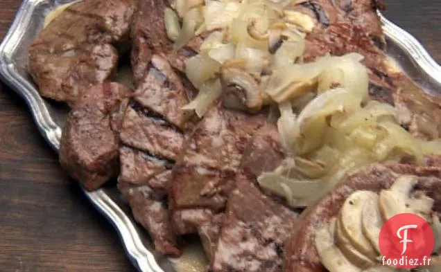 Beaucoup de bruit pour les steaks de bœuf aux champignons pochés à la bière