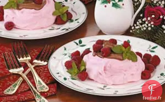 Meringues aux framboises fourrées au chocolat