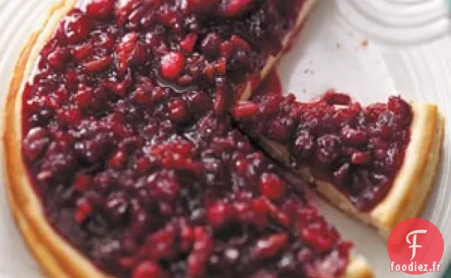 Gâteau au fromage festif garni de canneberges