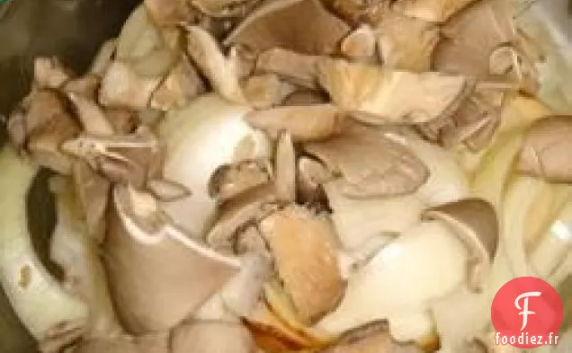 Pommes de terre et champignons grillés
