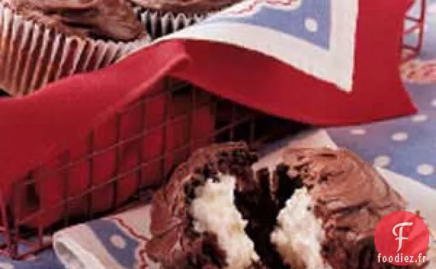 Cupcakes au chocolat fourrés à la crème