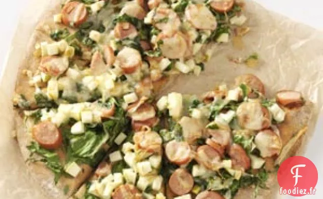 Pizza aux saucisses fumées et aux pommes