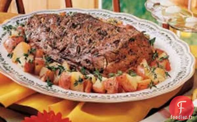 Filet mignon rôti et pommes de terre rouges