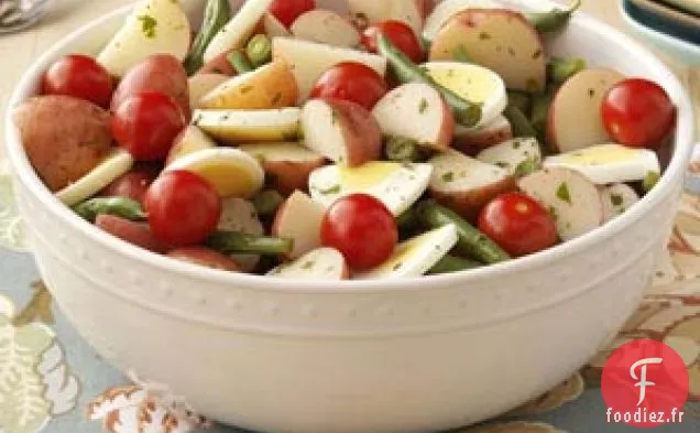 Salade de pommes de terre fraîches du jardin