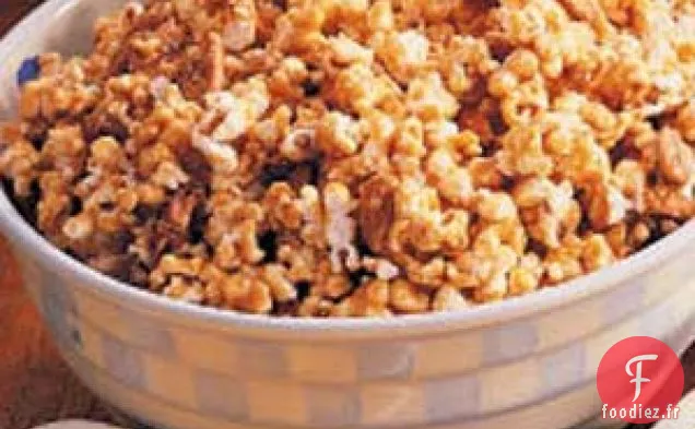 Popcorn au caramel et aux noix