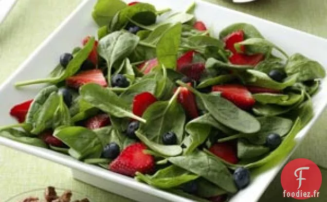Salade d'épinards aux baies délicieuses