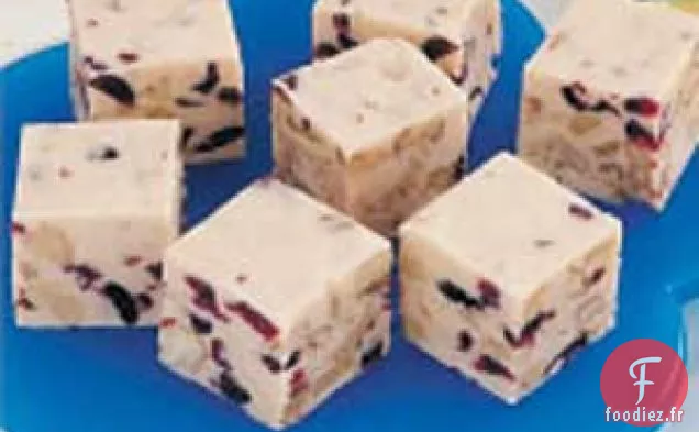 Fudge blanc aux canneberges et aux noix