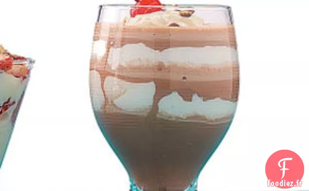 Coupes glacées au chocolat et aux guimauves