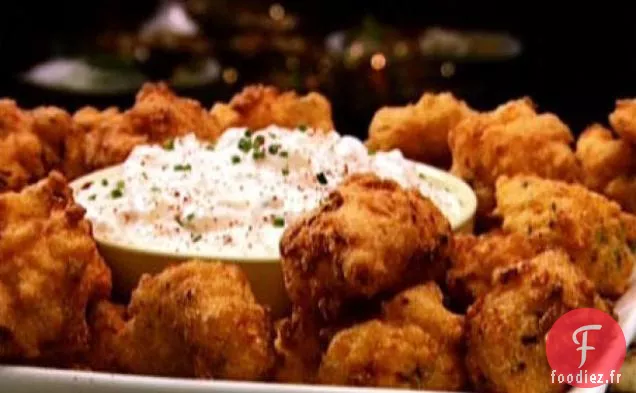 Hushpuppies aux crevettes avec trempette à l'oignon Vidalia