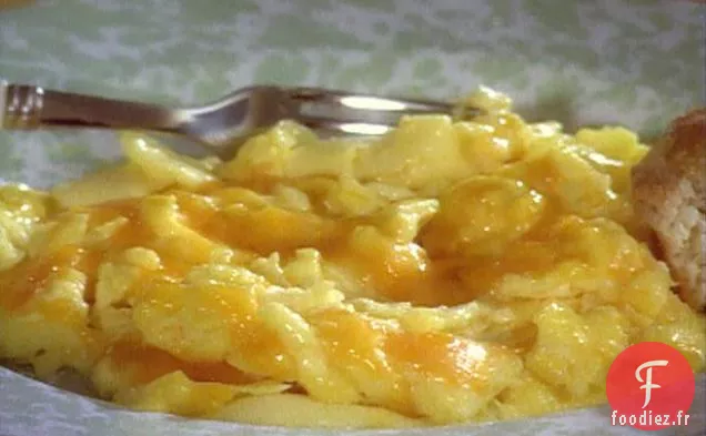 Les œufs brouillés parfaits de la dame