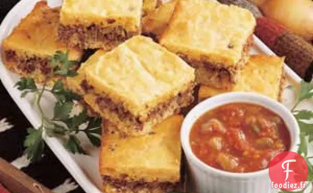 Dîner de pain de maïs au bœuf piquant