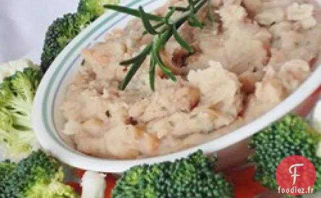 Tartinade de haricots blancs à l'ail et au romarin