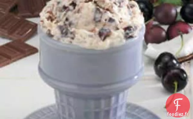 Glace aux cerises et aux noix