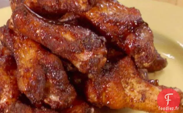 Ailes de poulet Jerk avec glaçage au rhum et au sucre brun
