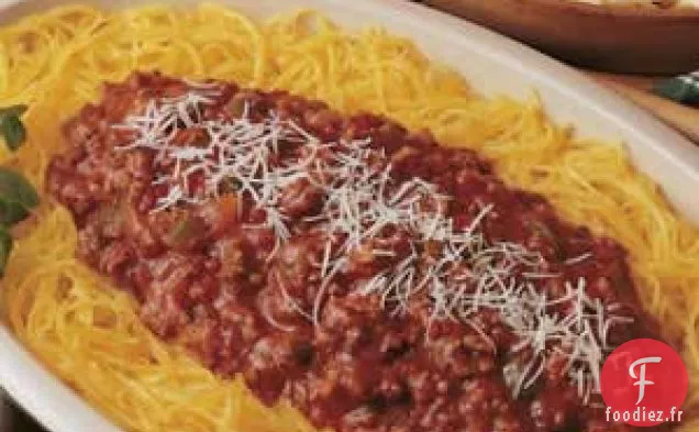 Courge spaghetti avec sauce à la viande