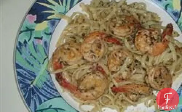 Crevettes grillées au citron et à l'ail avec linguine