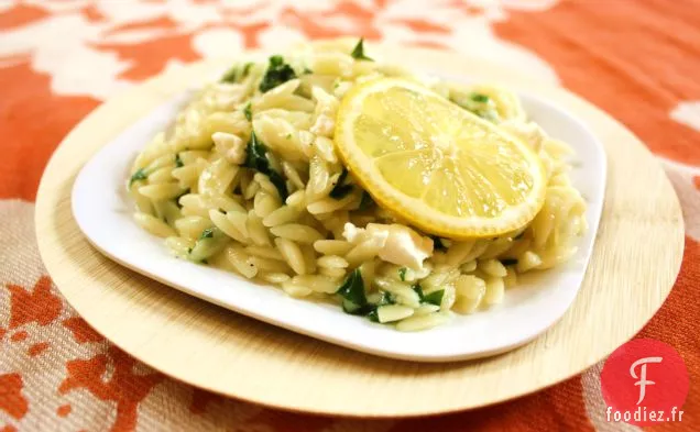 Orzotto Aux Rampes De Printemps Et Fromage De Chèvre