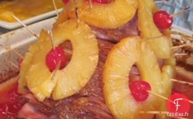 Jambon cuit au four avec glaçage à la moutarde et à l'ananas