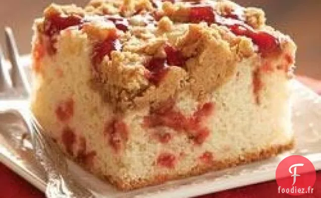 Gâteau au café et aux fraises avec streusel au beurre de cacahuète