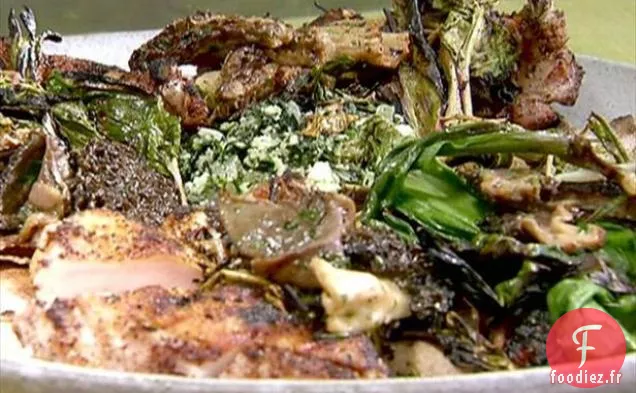 Poitrine de Poulet Grillée avec Légumes fourrés, Pesto d'ortie et Pain plat grillé de Lightning Tree Farm