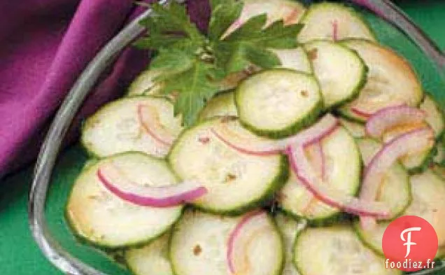 Salade asiatique d'oignons et de concombres