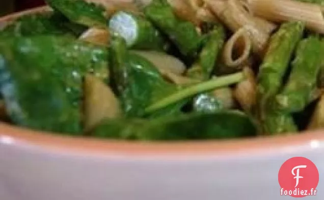 Saumon et asperges avec penne et sauce crémeuse légère