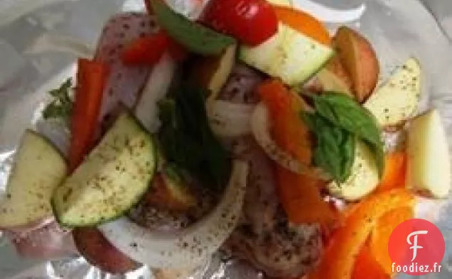 Sachets de poulet grillé et de pommes de terre en papillote