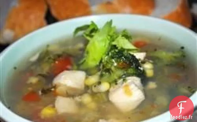 Soupe aux légumes, au poulet et aux herbes de Meghan et Jenn