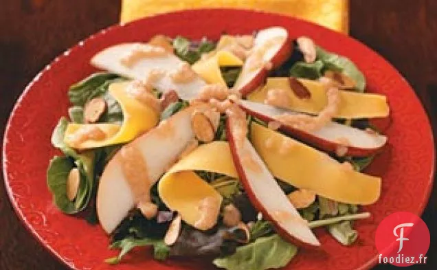 Salades de récolte avec vinaigrette aux poires