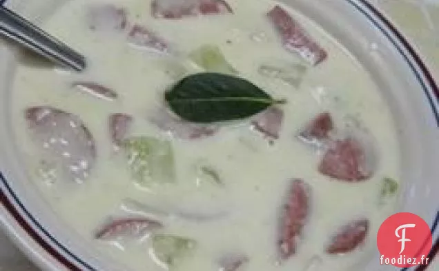 Soupe de pommes de terre et de saucisses de dinde