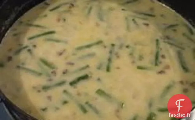 Soupe crémeuse aux haricots verts et aux pommes de terre