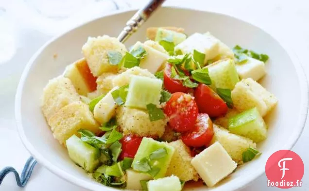 Salade Panzanella au pain de maïs