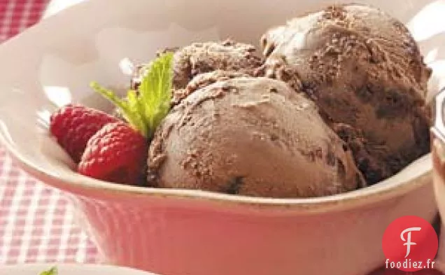 Glace aux morceaux de brownie