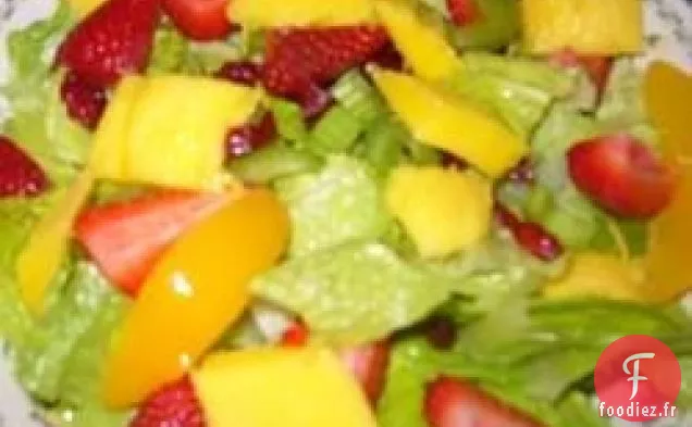 La très bonne salade aux morceaux de fruits