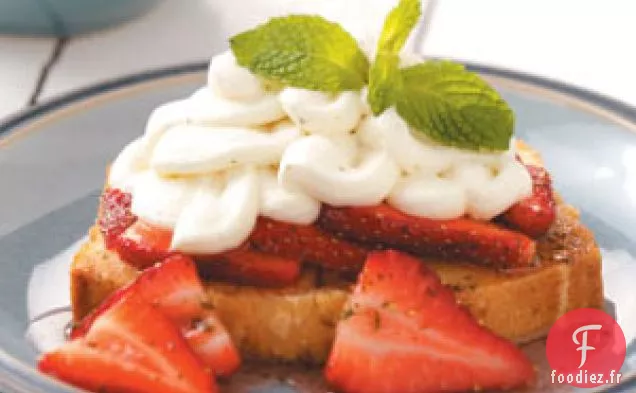 Gâteau quatre-quarts citron-menthe aux fraises