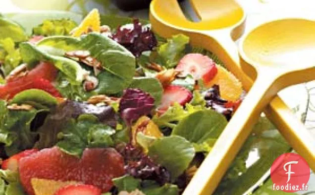 Salade de légumes verts mélangés et d'agrumes