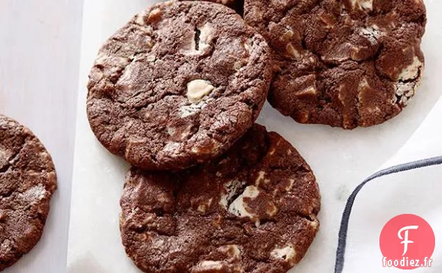 Biscuits au chocolat et aux pépites de chocolat blanc