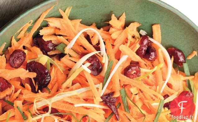 Salade De Carottes Et Canneberges Avec Vinaigrette Au Gingembre Frais