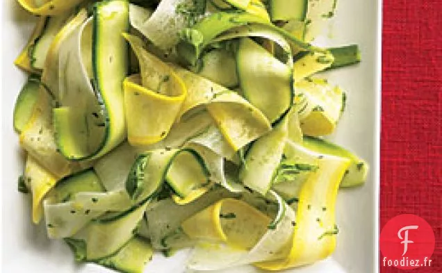 Salade De Ruban De Courgettes Et Courges Jaunes Au Daikon, Origan et Basilic