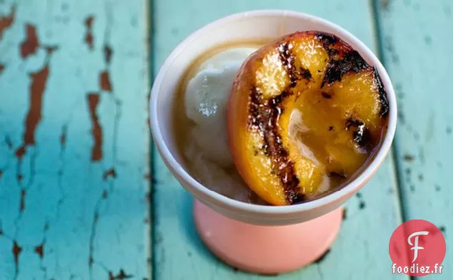 Pêches Grillées Au Caramel Au Gingembre Et À La Noix De Coco