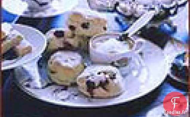 Scones de Cerise Aigre et Crème de Confiture de Gingembre