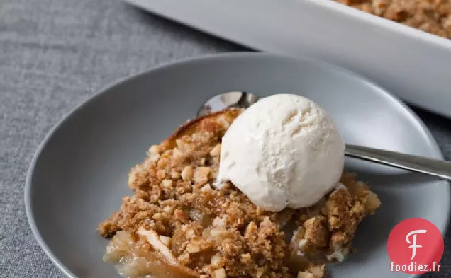 Croustillant aux Pommes avec Gingembre Sucré et Noix de Macadamia