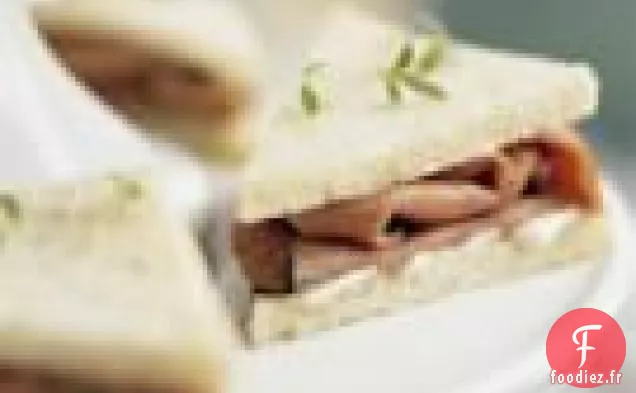 Sandwichs Au Thé À La Mayonnaise Au Rôti De Bœuf Et Au Raifort