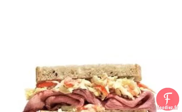 Sandwich À La Salade De Bœuf Rôti Et Raifort