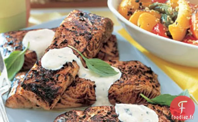 Filets De Saumon Grillés À La Sauce Crémeuse Au Raifort