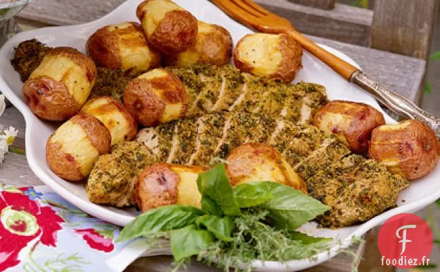 Filet de Porc en Croûte d'Herbes et Pommes de Terre Nouvelles Rôties au Raifort