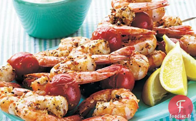 Brochettes de Crevettes Grillées avec Sauce à la Crème Sure au Raifort et aux Herbes