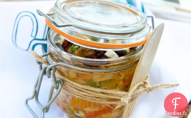 Pique-Nique Dans Un Bocal, Pâtes Orzo Et Salade De Boulettes De Viande À La Grecque