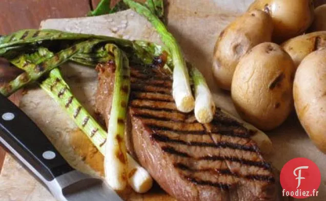 Entrecôte Marinée Aux Oignons Verts Grillés Et À La Feta